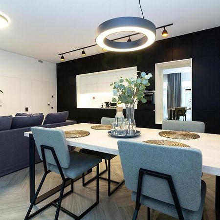 Cohost I Oldtown 60M2 Apt W-Garage Parking, Balcony & Self Check-In Vilnius Bagian luar foto