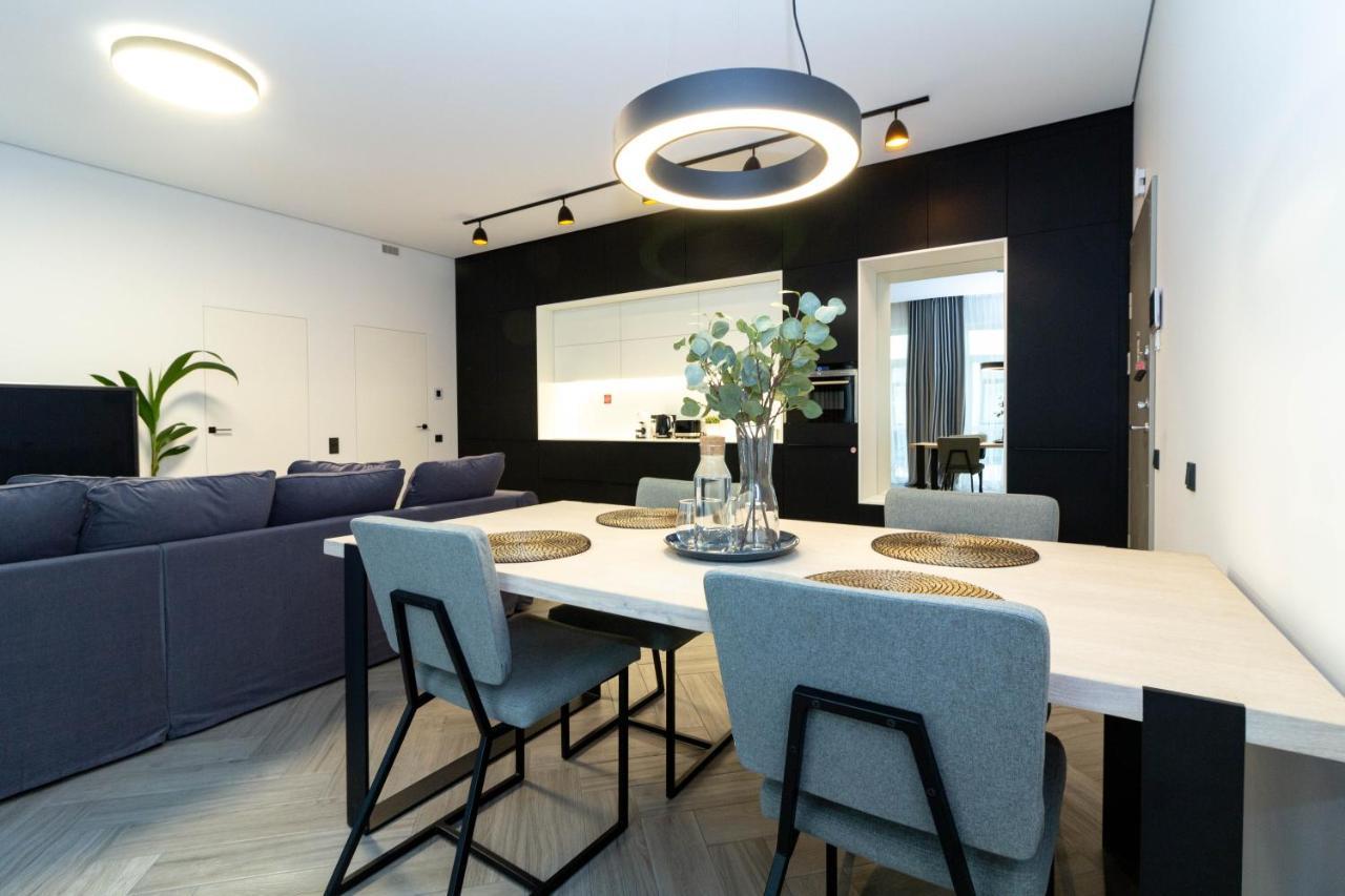 Cohost I Oldtown 60M2 Apt W-Garage Parking, Balcony & Self Check-In Vilnius Bagian luar foto