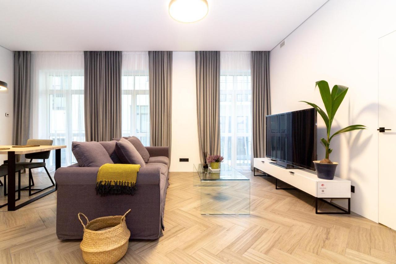 Cohost I Oldtown 60M2 Apt W-Garage Parking, Balcony & Self Check-In Vilnius Bagian luar foto