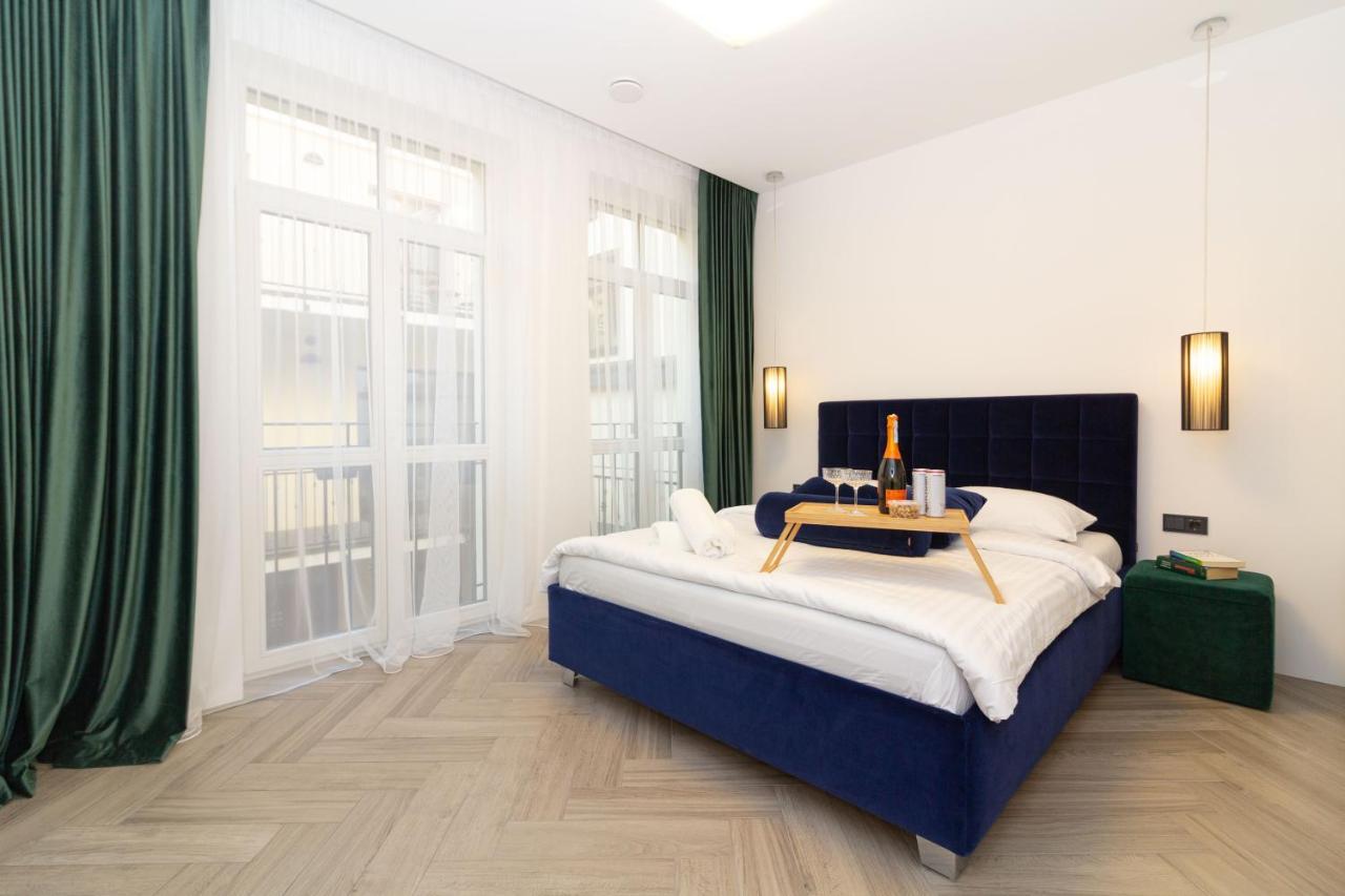 Cohost I Oldtown 60M2 Apt W-Garage Parking, Balcony & Self Check-In Vilnius Bagian luar foto