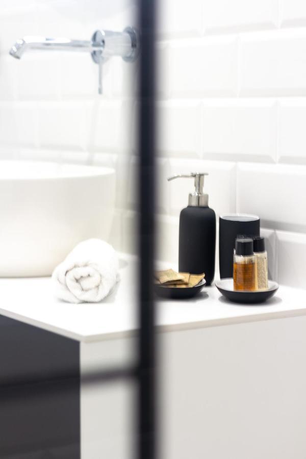 Cohost I Oldtown 60M2 Apt W-Garage Parking, Balcony & Self Check-In Vilnius Bagian luar foto