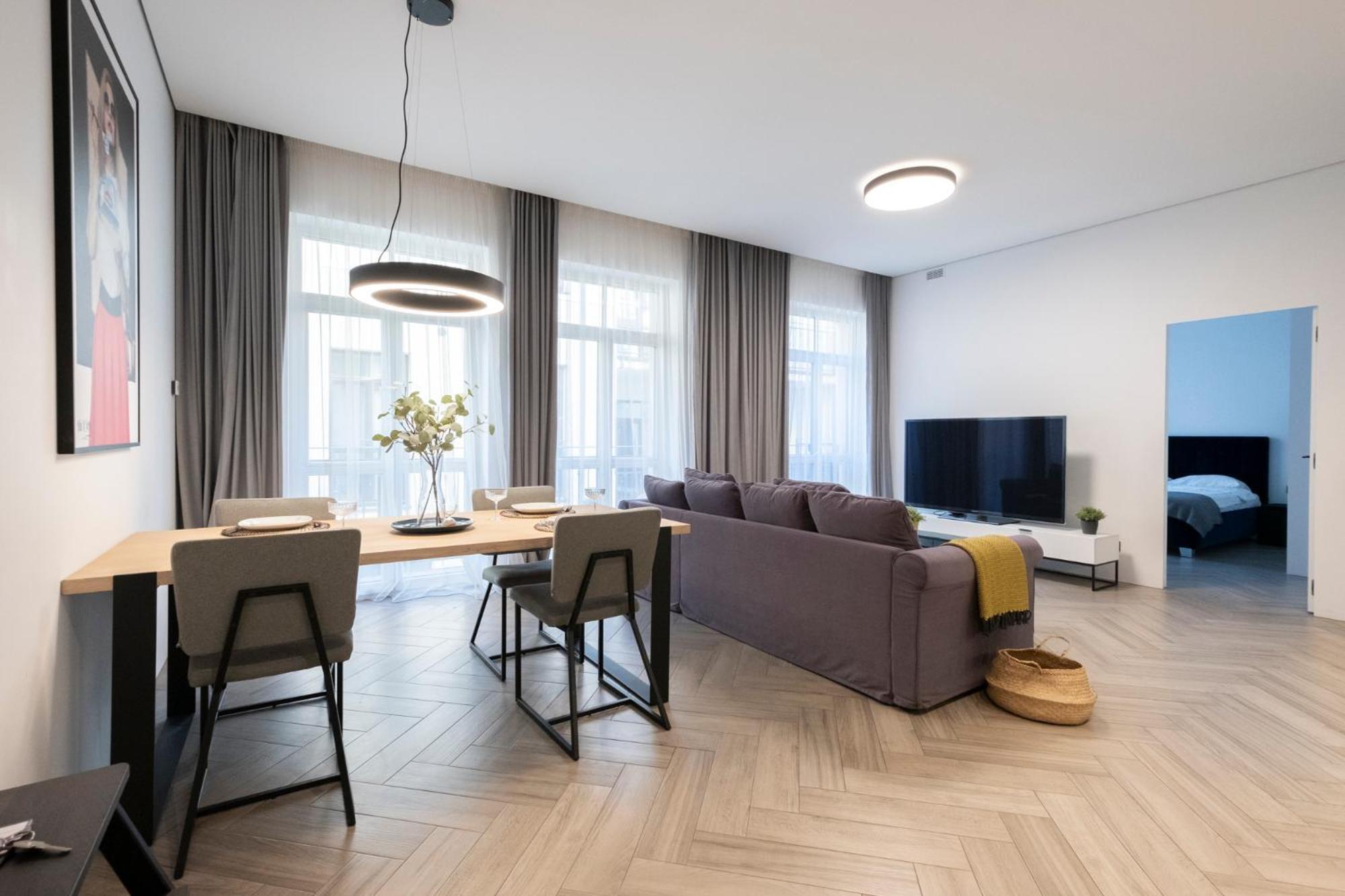 Cohost I Oldtown 60M2 Apt W-Garage Parking, Balcony & Self Check-In Vilnius Bagian luar foto