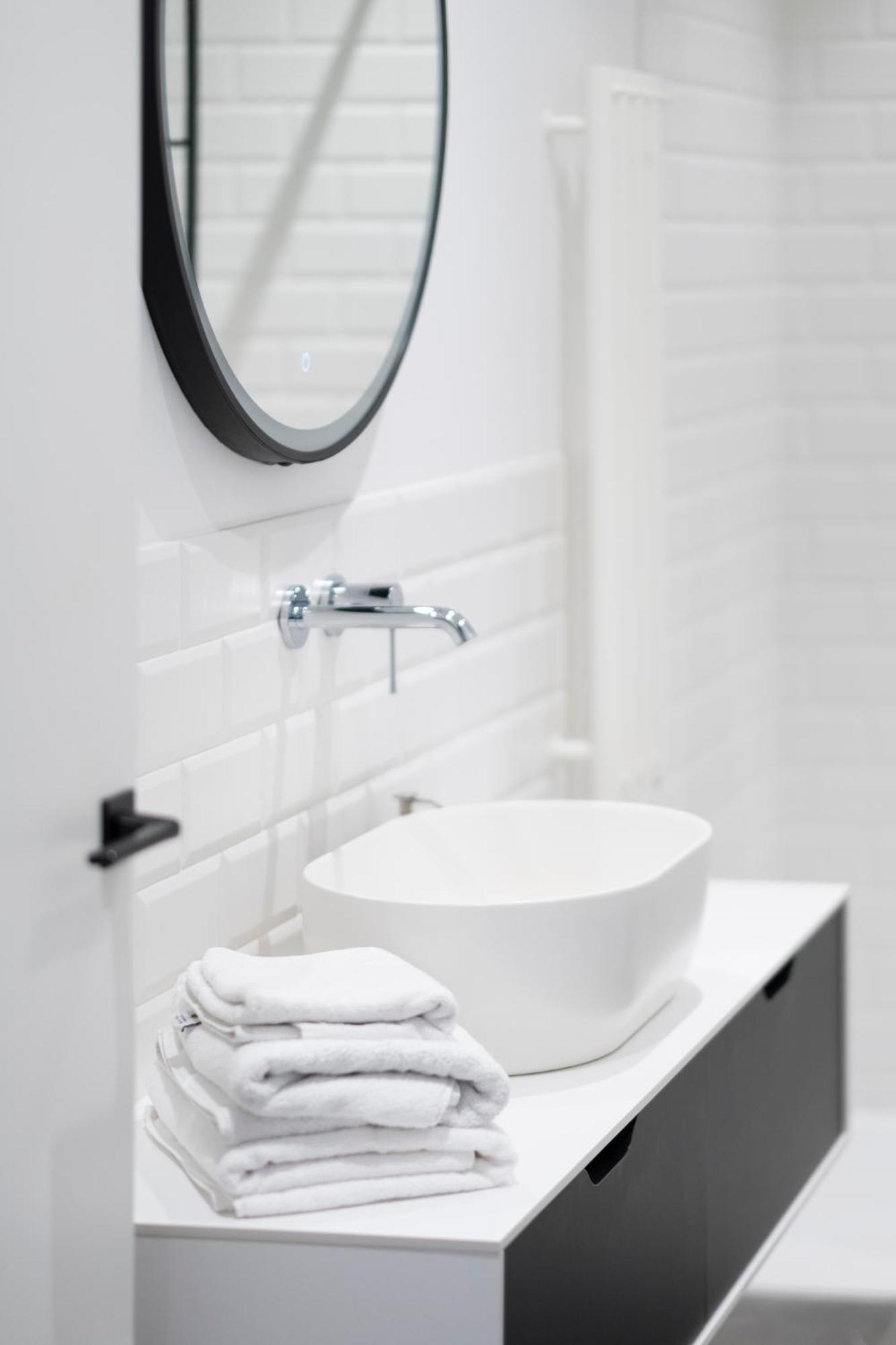 Cohost I Oldtown 60M2 Apt W-Garage Parking, Balcony & Self Check-In Vilnius Bagian luar foto